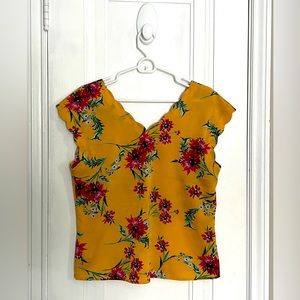 EXPRESS YELLOW FLORAL SCALLOP SATIN TOP - Size Medium